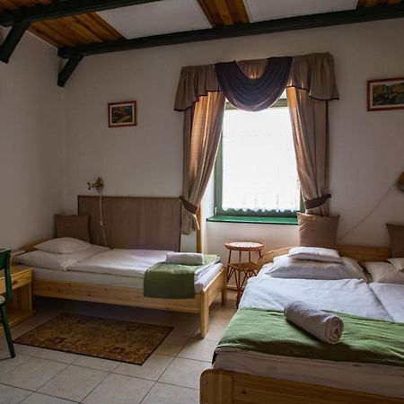 Poroszló Piros Ponty Panzio Bed & Breakfast エクステリア 写真