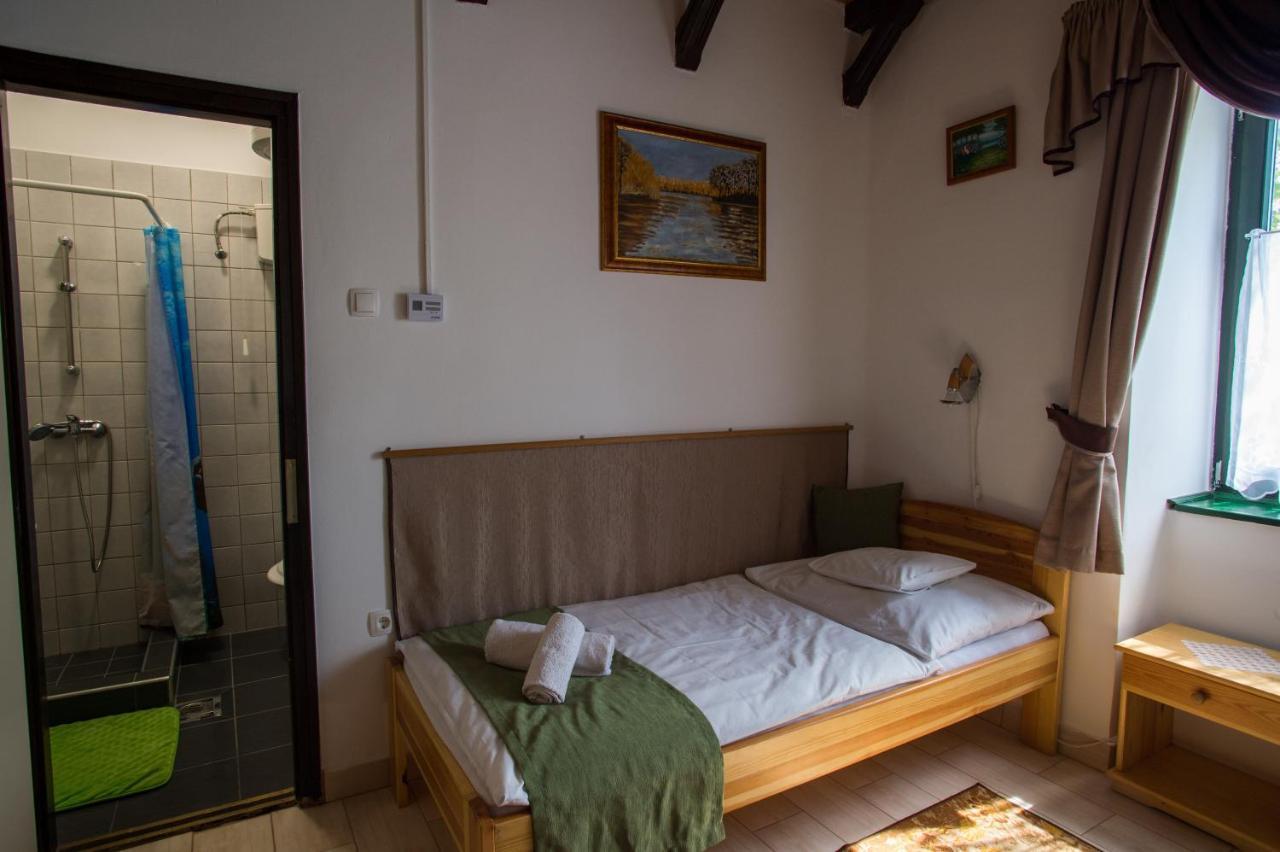 Poroszló Piros Ponty Panzio Bed & Breakfast エクステリア 写真