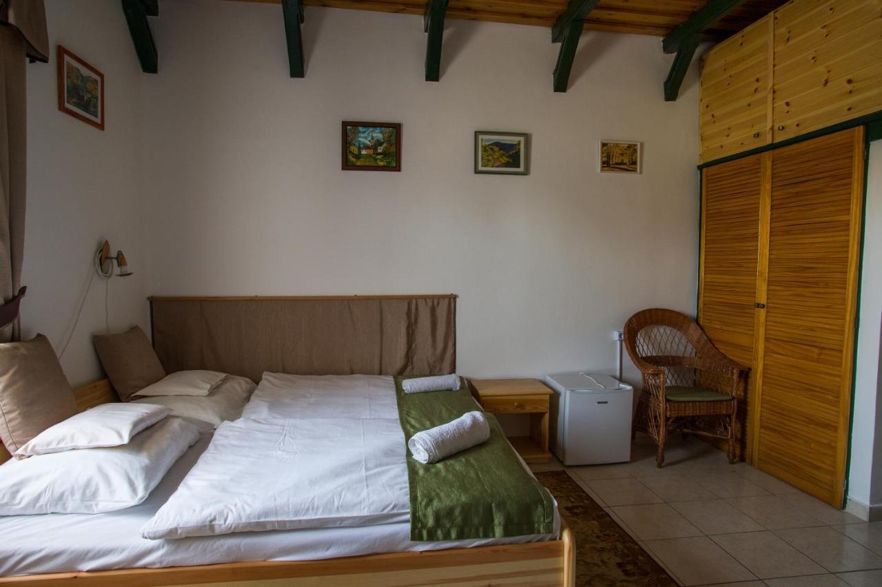 Poroszló Piros Ponty Panzio Bed & Breakfast エクステリア 写真